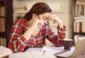  6 أسباب للنبضات المفاجئة وهزات الجفن