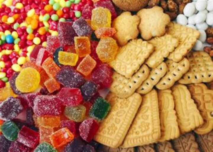 تناول الحلويات