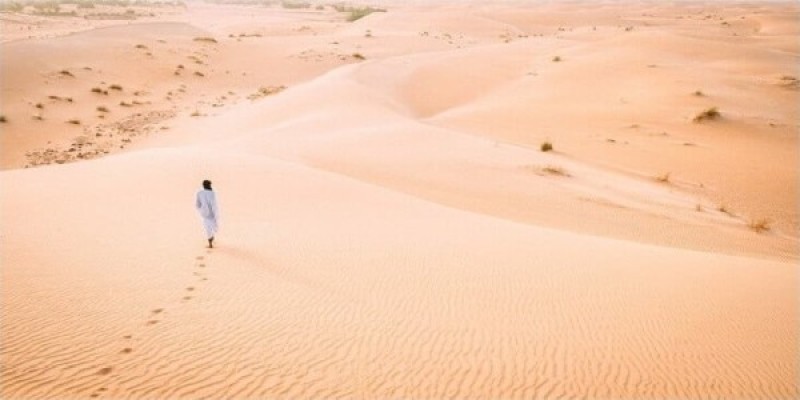 المشي في الصحراء