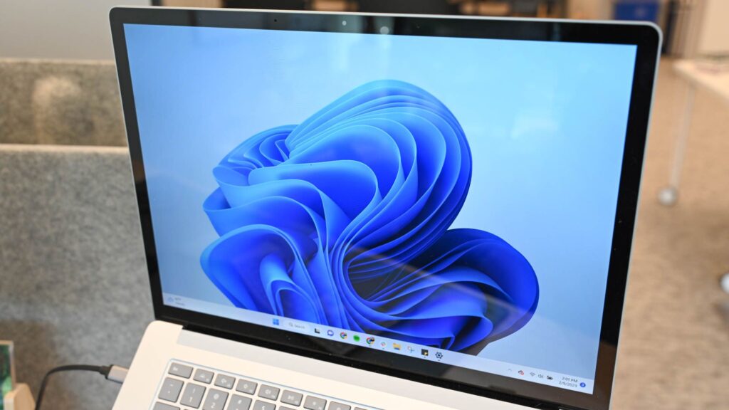 كيفية تثبيت أو إزالة الميزات الاختيارية في نظام التشغيل Windows 11