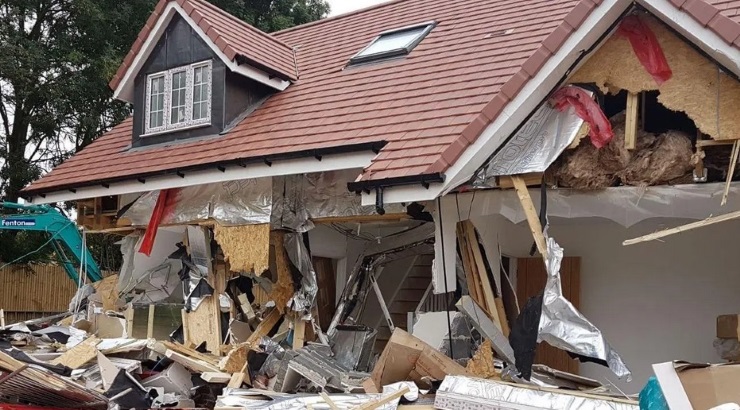 حلم انهيار البيت