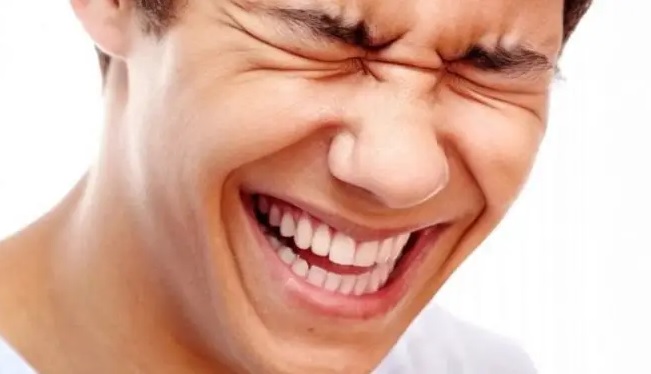 تفسير حلم الضحك