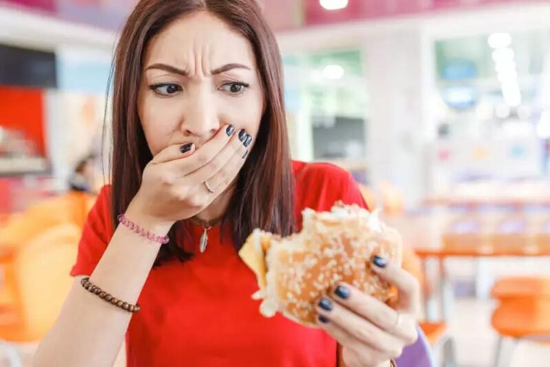 تفسير حلم الشعر في الطعام