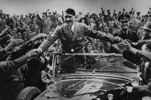750x496xberlin-1930s-hitler-becomes-chancellor-1933.jpg.pagespeed.ic.KQzrwtI9J3